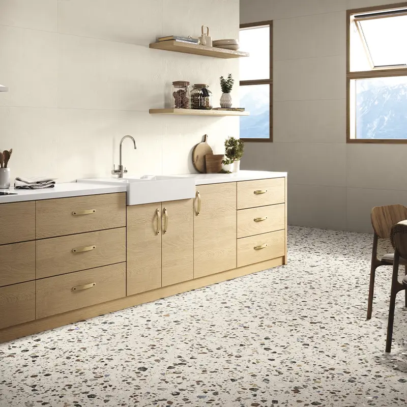 azulejo 60x60 beige colocado sobre césped